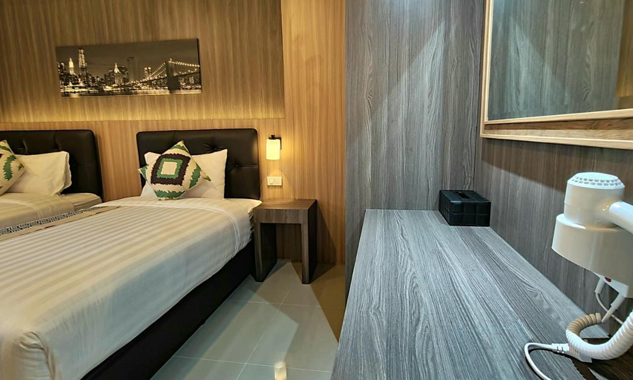 The Room Boutique Hotel Szakonnakhon Kültér fotó