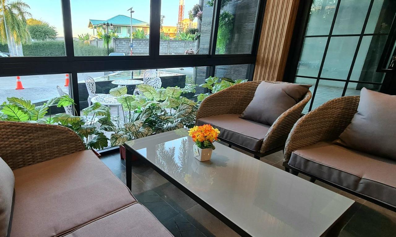 The Room Boutique Hotel Szakonnakhon Kültér fotó